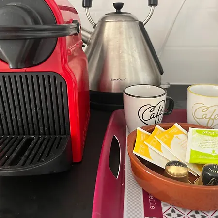 F1 Veranda Jardinet En Front De 아파트